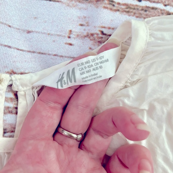 H&M organic cotton ivory blouse - Picture 2 of 9